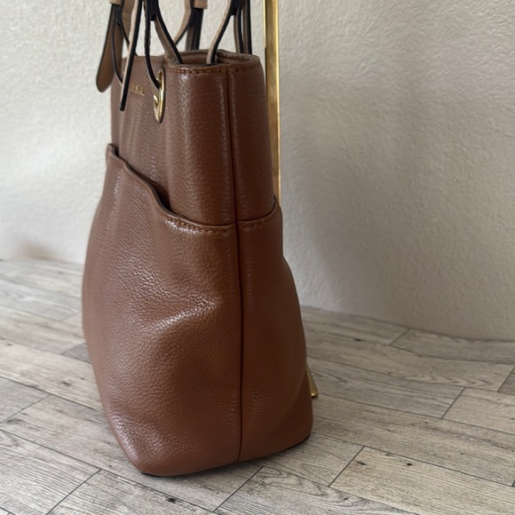 Michael Kors Bedford Leather Tote - Picture 5 of 11